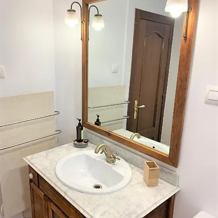 Alola Cimadevilla 아파트 기욘